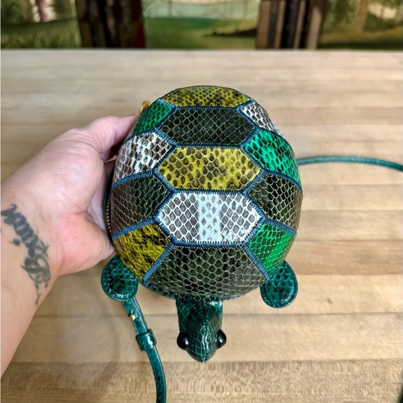 Tory Burch Green Embossed Leather Mini Turtle Crossbody Shoulder Bag - Picture 6 of 16